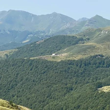 Maison Spacieuse A Avec Jardin Casa de Férias Saint-Jacques-des-Blats